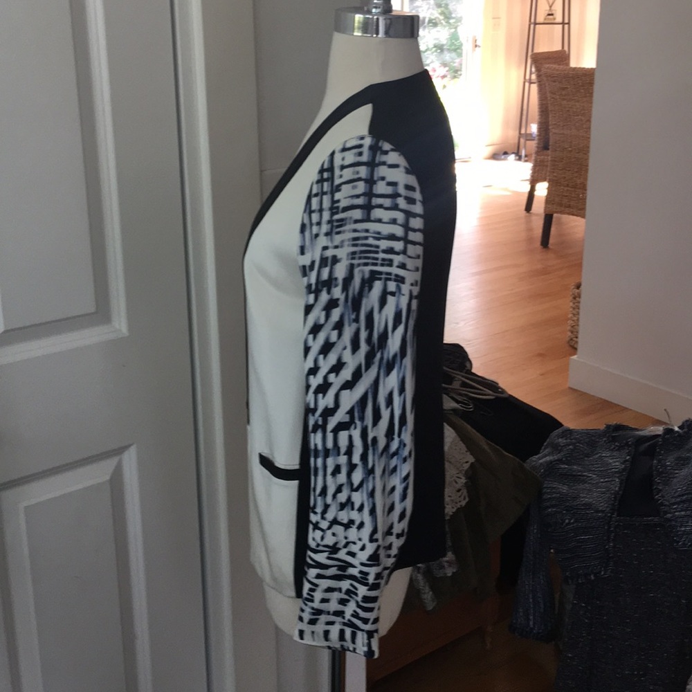 Blazer - Picture 2 of 6